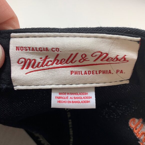 Phoenix Suns NBA Black Mitchell & Ness Snapback Hat - Picture 5 of 6